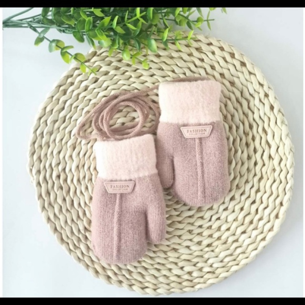 #Children’s Padded Mittens